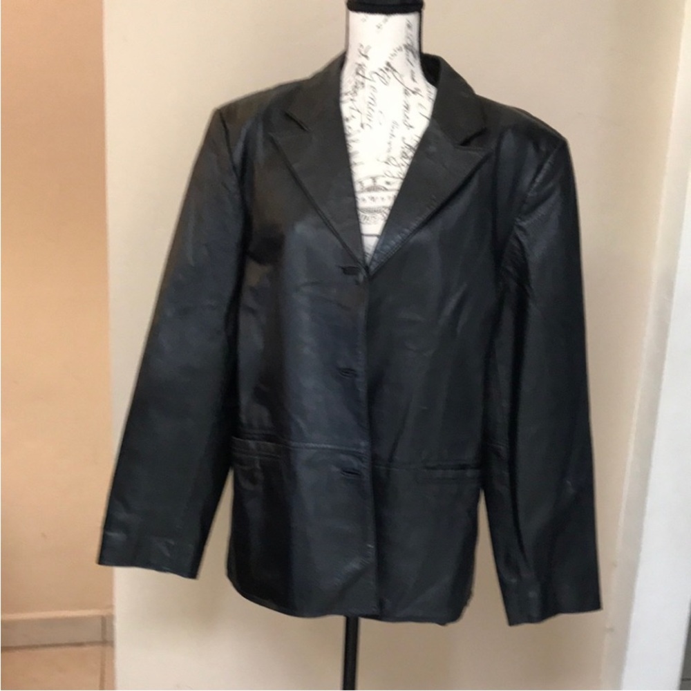 Clío Leather Women’s Jacket. Size Large
Great shape
No stains, no rips, no tears
